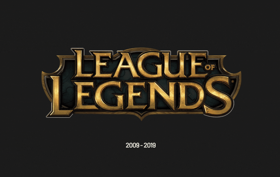 Animated logo transformation showing ten years of "League of Legends" logos from 2009 to 2019, highlighting design evolution on a dark background.